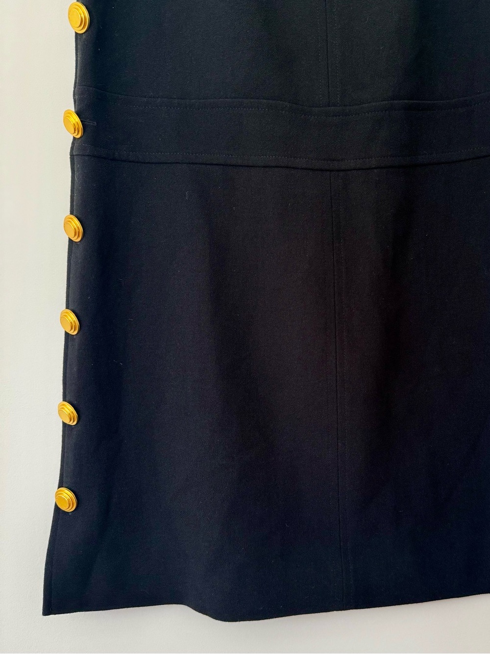 Tory Burch Millie Sleeveless Mini Shift Dress w/ Gold Buttons, Black – Size 14 - Picture 4 of 8